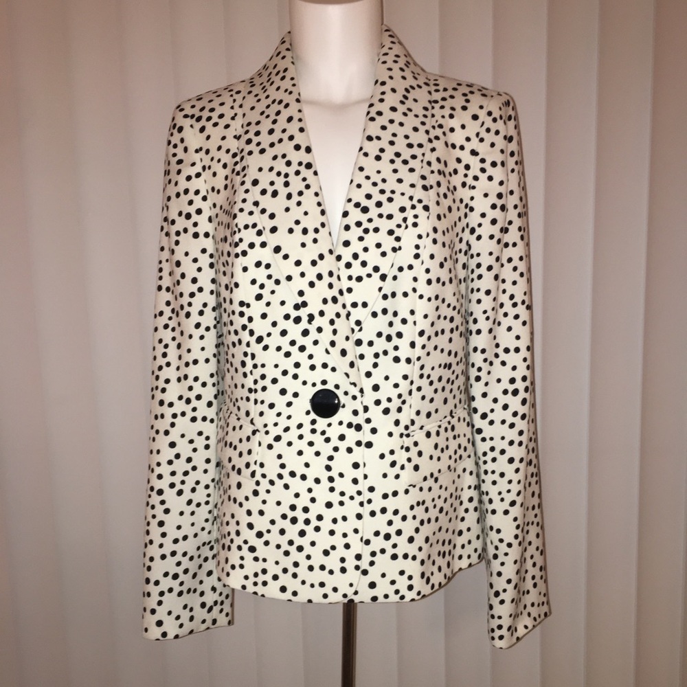 KASPER DOTTED GORGEOUS BLAZER IN WHITE AND BLACK.